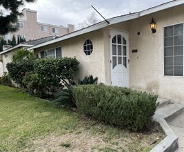 4549 Vista del Monte Ave in Sherman Oaks, CA - Foto de edificio - Building Photo