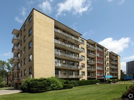 Thorncliffe Park Apartments in Toronto, ON - Building Photo
