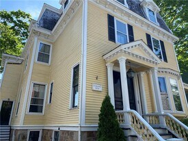 12 Clarke St in Newport, RI - Building Photo