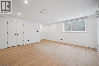 66 Union St E in Waterloo, ON - Building Photo - Building Photo