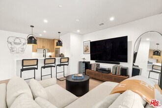 637 Santa Clara Ave in Los Angeles, CA - Building Photo - Building Photo