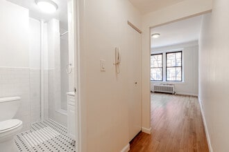 53 W 72nd St in New York, NY - Foto de edificio - Building Photo