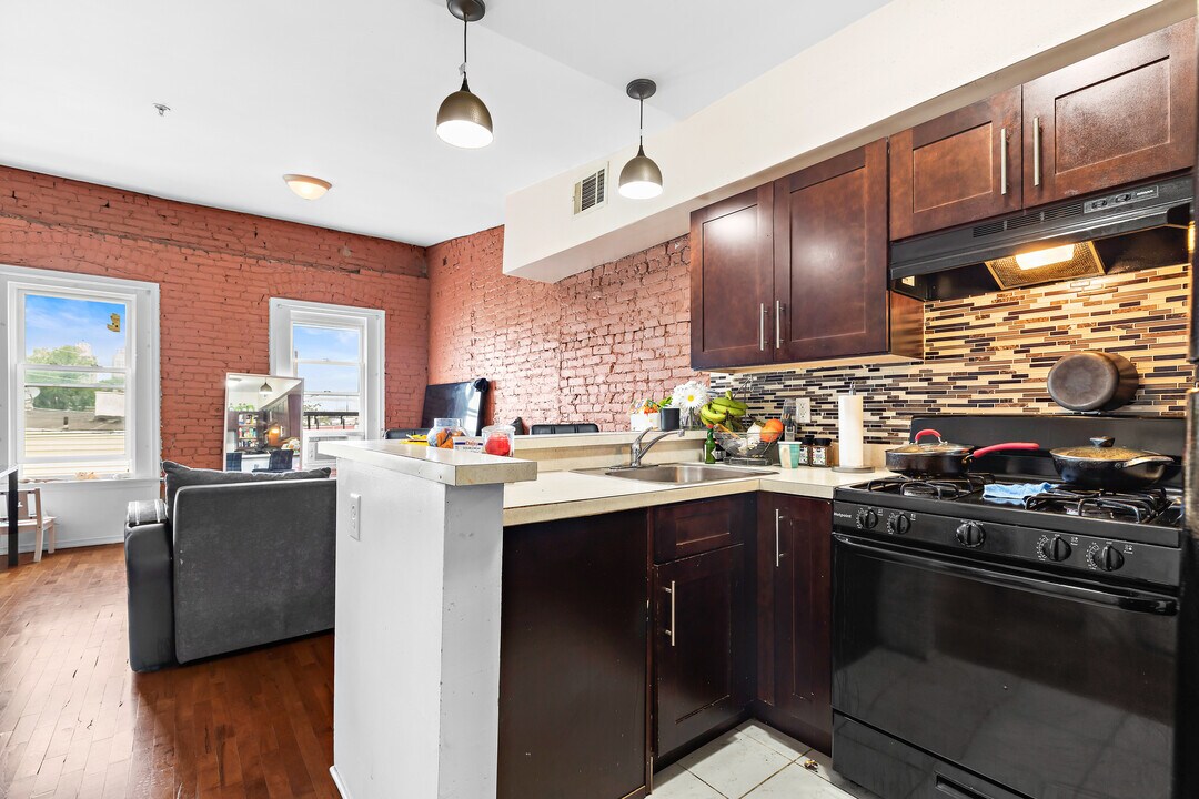 37 Harmon St in Jersey City, NJ - Building Photo