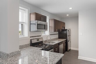 5860 N Kenmore Ave in Chicago, IL - Building Photo - Building Photo