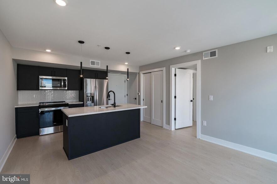 6604 Ridge Ave, Unit 309 in Philadelphia, PA - Foto de edificio