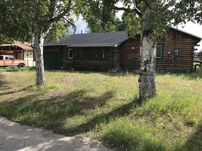 326 W 4th Ave in North Pole, AK - Building Photo - Building Photo