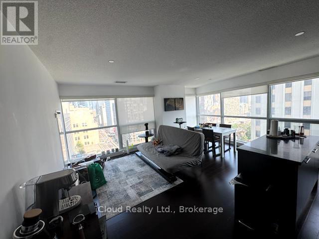property at 386 Yonge St