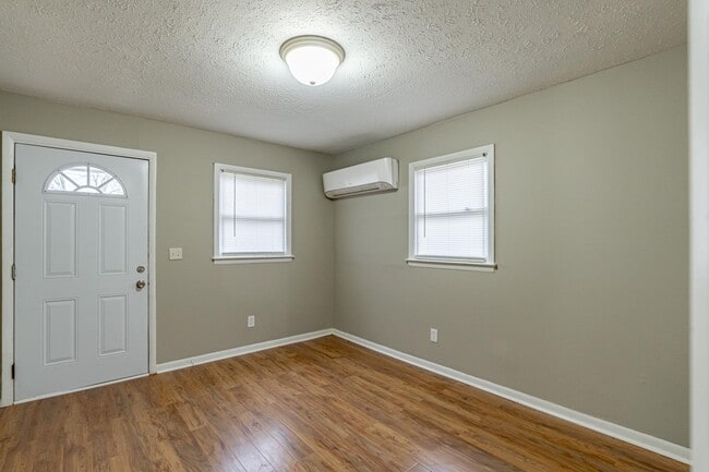 property at 421 N Woodland Dr
