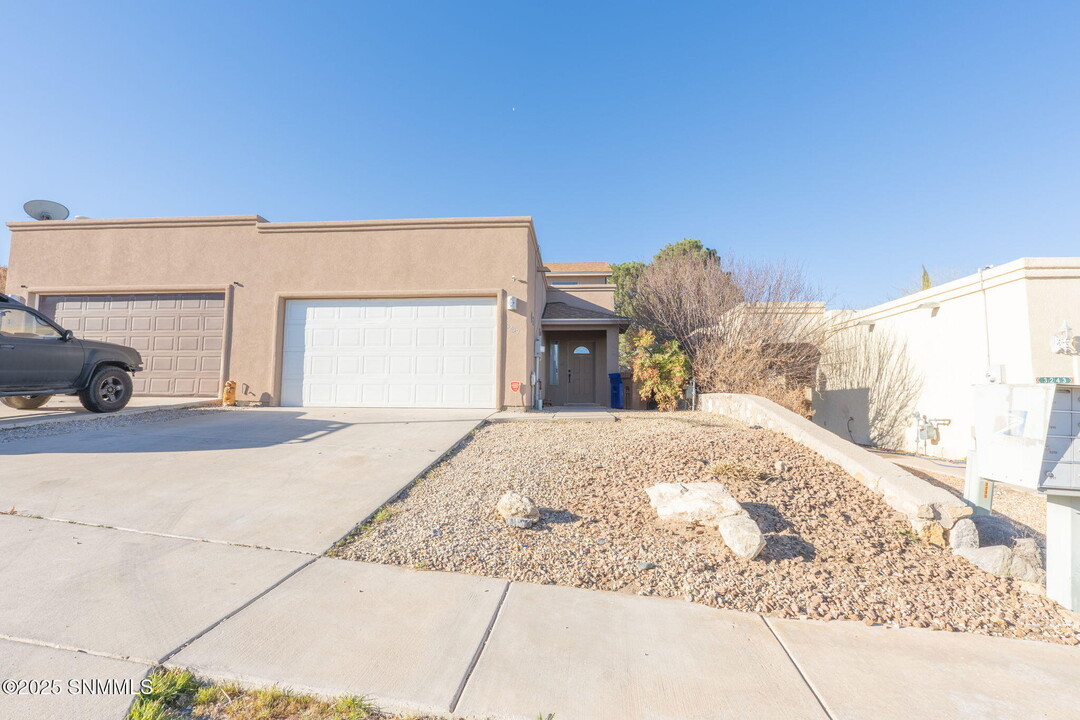 3239 Eagle Ridge Dr in Las Cruces, NM - Building Photo