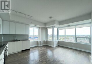 2481 Taunton Rd in Oakville, ON - Building Photo - Building Photo