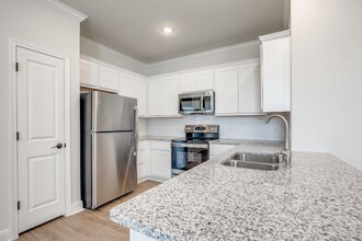 2403 Lynwood Bnd in San Antonio, TX - Building Photo - Building Photo