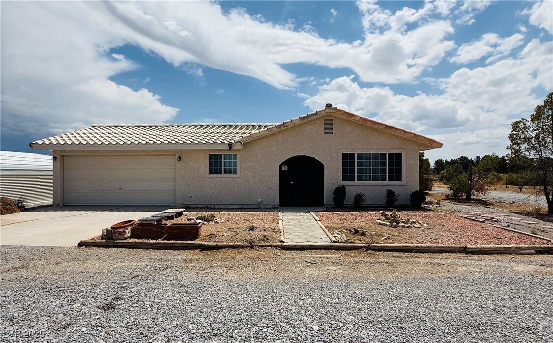 6551 Paula Dr in Pahrump, NV - Building Photo