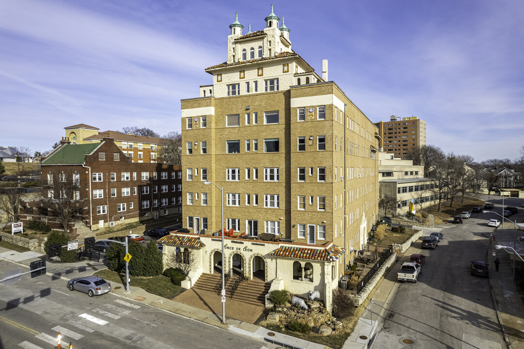 Ponce de Leon in Kansas City, MO - Building Photo