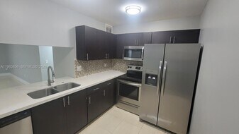 8520 SW 149th Ave, Unit 1008 in Miami, FL - Building Photo