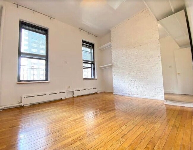 1370-1374 York Ave in New York, NY - Building Photo - Building Photo