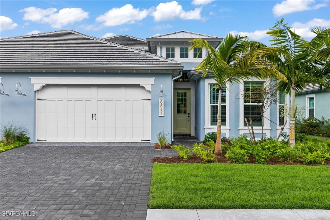 6847 Saona CT in Naples, FL - Building Photo