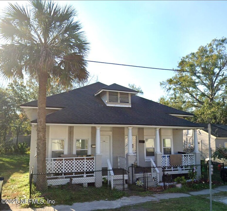 2330 Moncrief Rd in Jacksonville, FL - Building Photo