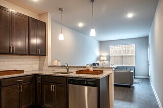 The Pavilion at Raritan in Flemington, NJ - Foto de edificio - Building Photo