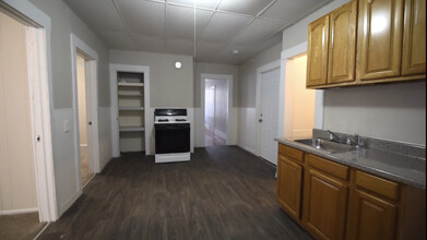 22-24 Kendall St in Springfield, MA - Building Photo - Interior Photo