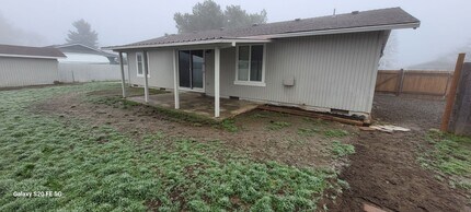 2731 Jim Cir in White City, OR - Building Photo - Building Photo