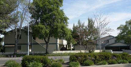 2537-2599 San Leandro Blvd in San Leandro, CA - Building Photo - Building Photo