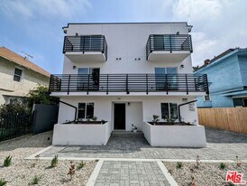 753 1/2 E Adams Blvd in Los Angeles, CA - Building Photo