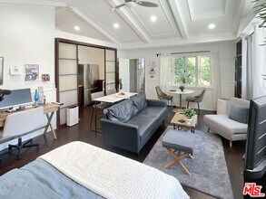 9934 Westwanda Dr in Beverly Hills, CA - Building Photo - Building Photo