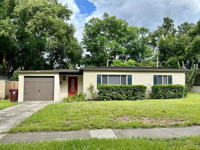 property at 711 S Hampton Ave