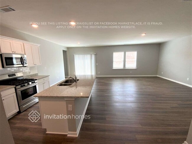 345 Amsterdam Way in Hampton, GA - Building Photo - Building Photo