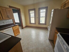 2531 S Brisbane Ave, Unit The Brisbane Upper in Milwaukee, WI - Foto de edificio - Building Photo