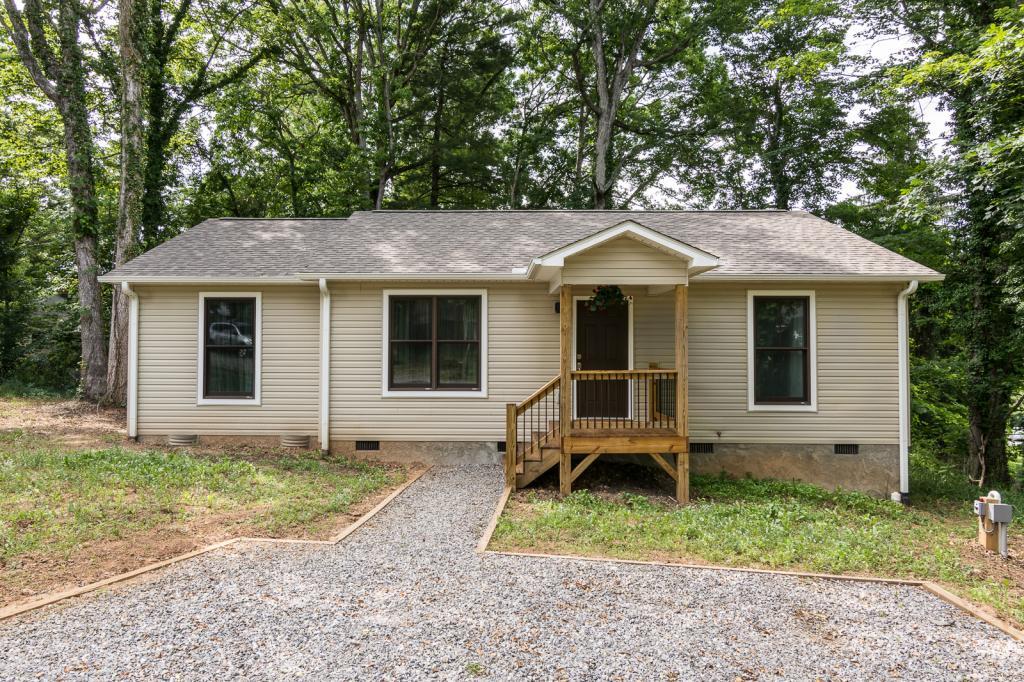 15 Sand Hill School Rd in Asheville, NC - Building Photo