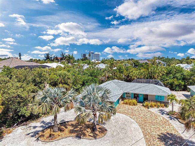 307 Avenida De Paradisio in Siesta Key, FL - Building Photo - Building Photo