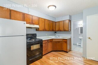 1000 Peters Pl in Minneapolis, MN - Building Photo - Building Photo