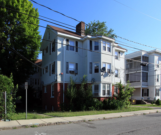 30 Henry St in Framingham, MA - Foto de edificio - Building Photo