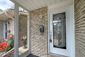604 Stone St in Oshawa, ON - Building Photo - Building Photo