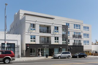 The Argyle Apartments in Los Angeles, CA - Building Photo - Building Photo