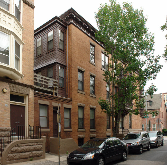 2400 Spruce St in Philadelphia, PA - Building Photo - Building Photo