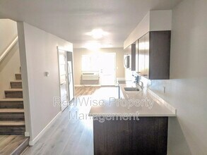 8300 SE Flavel St in Portland, OR - Building Photo - Building Photo