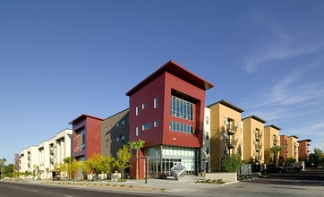 SoL in Tempe, AZ - Foto de edificio - Building Photo