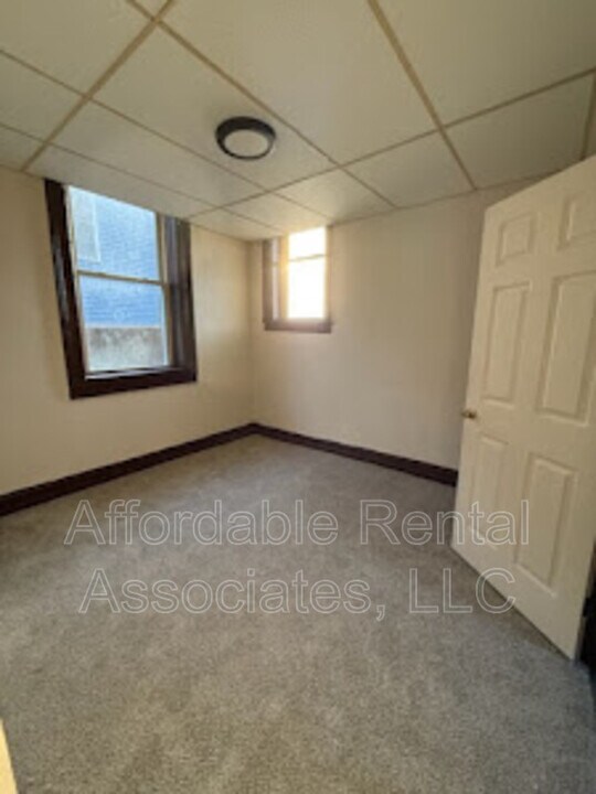 1911 S 11th St in Milwaukee, WI - Building Photo