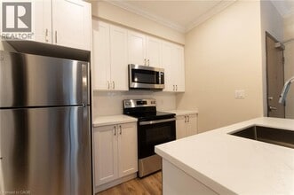 100 Charlton Ave W in Hamilton, ON - Building Photo - Building Photo