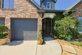 63 N Crescendo Path Pl in Shenandoah, TX - Building Photo - Building Photo