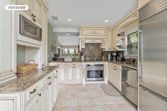 50 Hubbard Ln in Southampton, NY - Building Photo - Building Photo