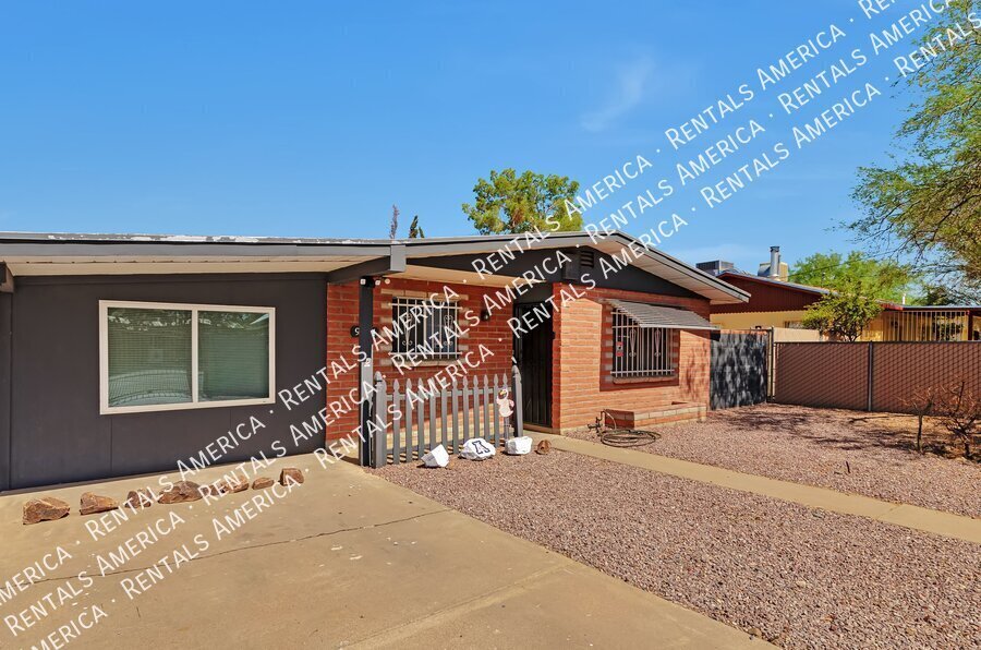 944 N Catalina Ave in Tucson, AZ - Building Photo