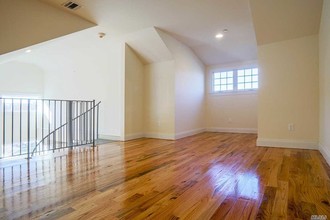 40 Cedar Swamp Rd-Unit -3 in Glen Cove, NY - Building Photo - Building Photo