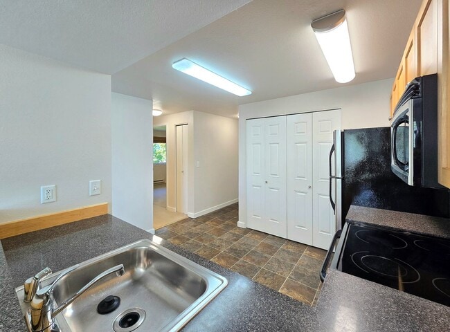 6700 NE 182nd St in Kenmore, WA - Building Photo - Building Photo
