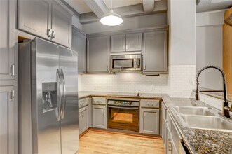 1120 Texas St in Houston, TX - Building Photo - Building Photo