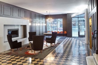 Ambassador in Kansas City, MO - Foto de edificio - Building Photo