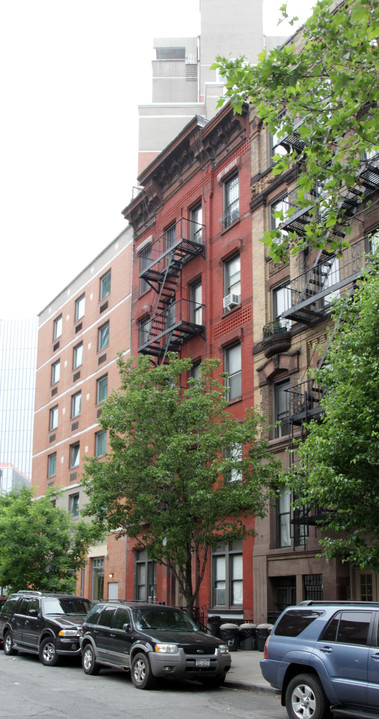 17 Stuyvesant St in New York, NY - Building Photo