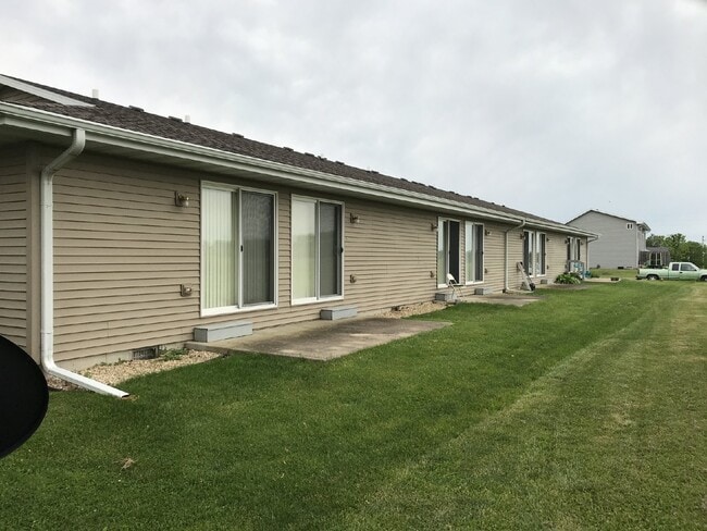 1101 Carrie Ln in Marseilles, IL - Building Photo - Building Photo